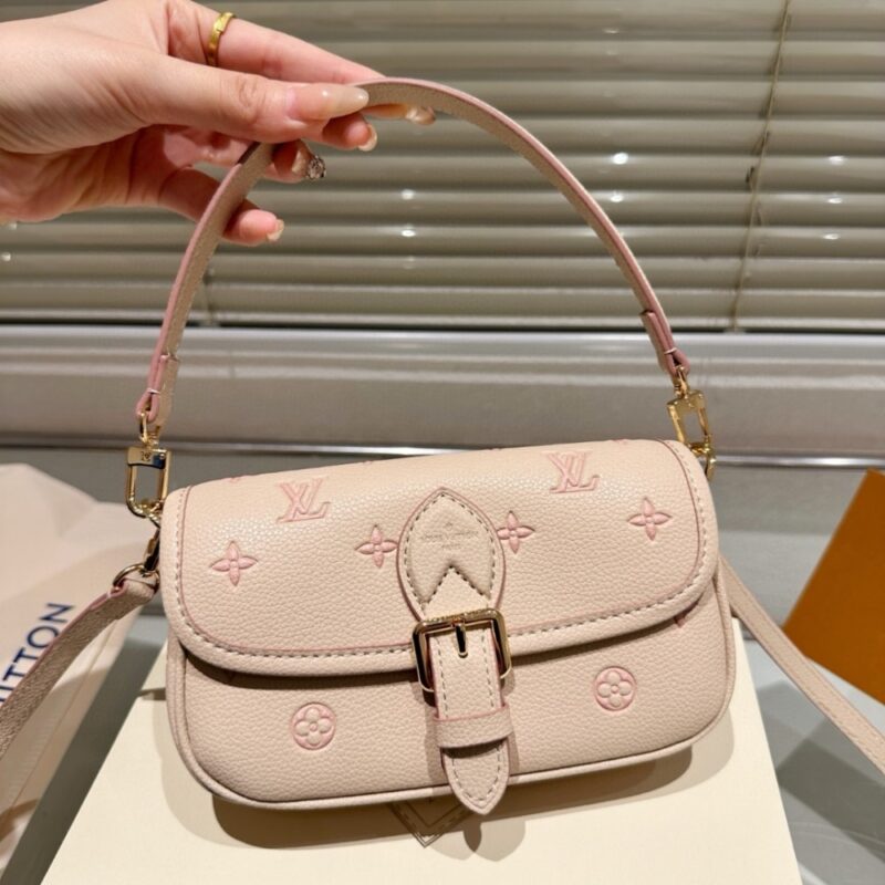 Alternative view of Louis Vuitton Nano Diane Bicolor Eden 18Cm M13642