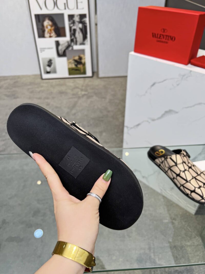 Alternative view of Valentino Garavani Toile Iconographe Vlogo Clog Beige Black 3Y2S0H14Sbt