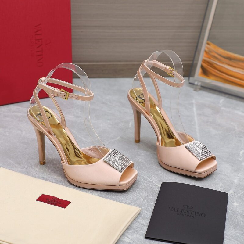 Alternative view of Valentino Garavani Roman Stud Block Pump Beige