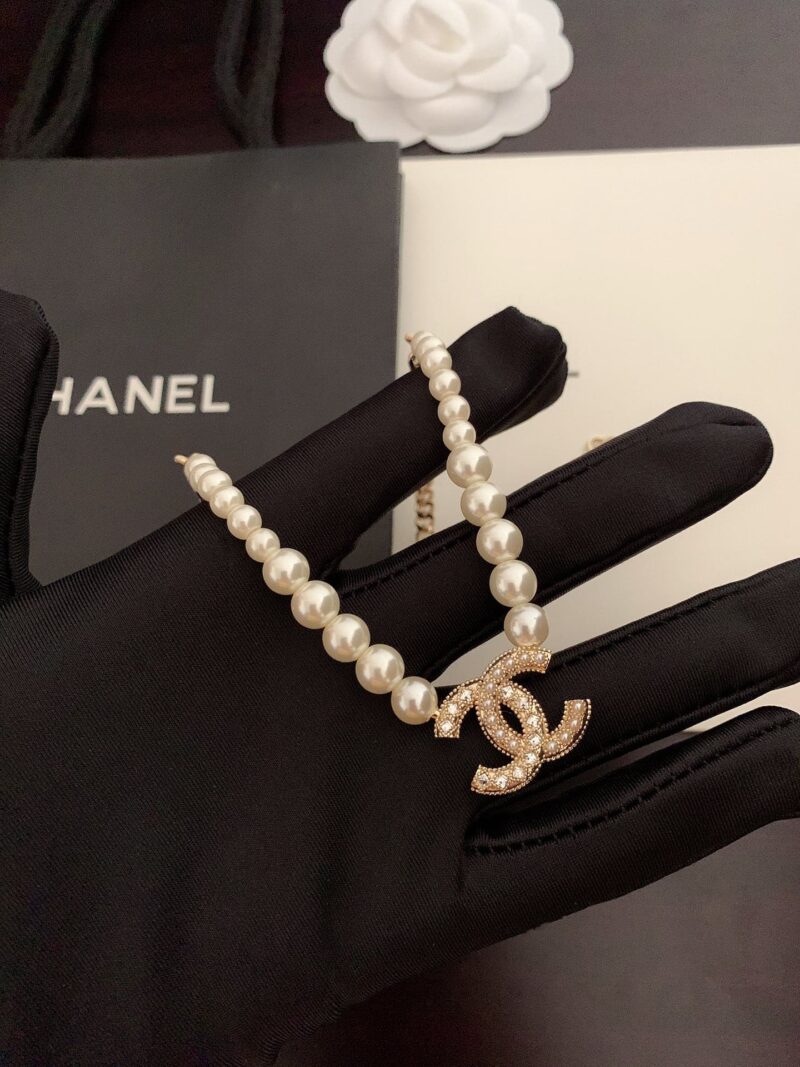 Alternative view of Chanel Women'S Pearl Necklace And Gold Metal