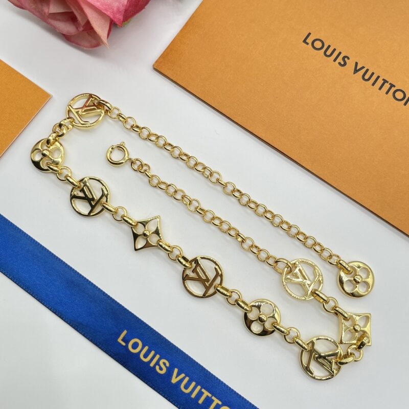 Alternative view of Louis Vuitton LV Crazy in Lock Bracelet Gold M00376