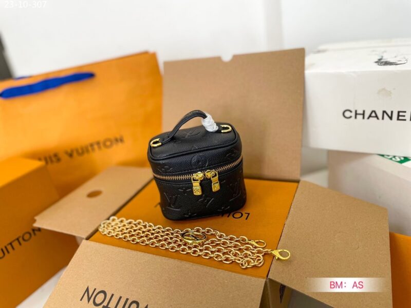 Alternative view of Louis Vuitton Micro Vanity Black 12Cm