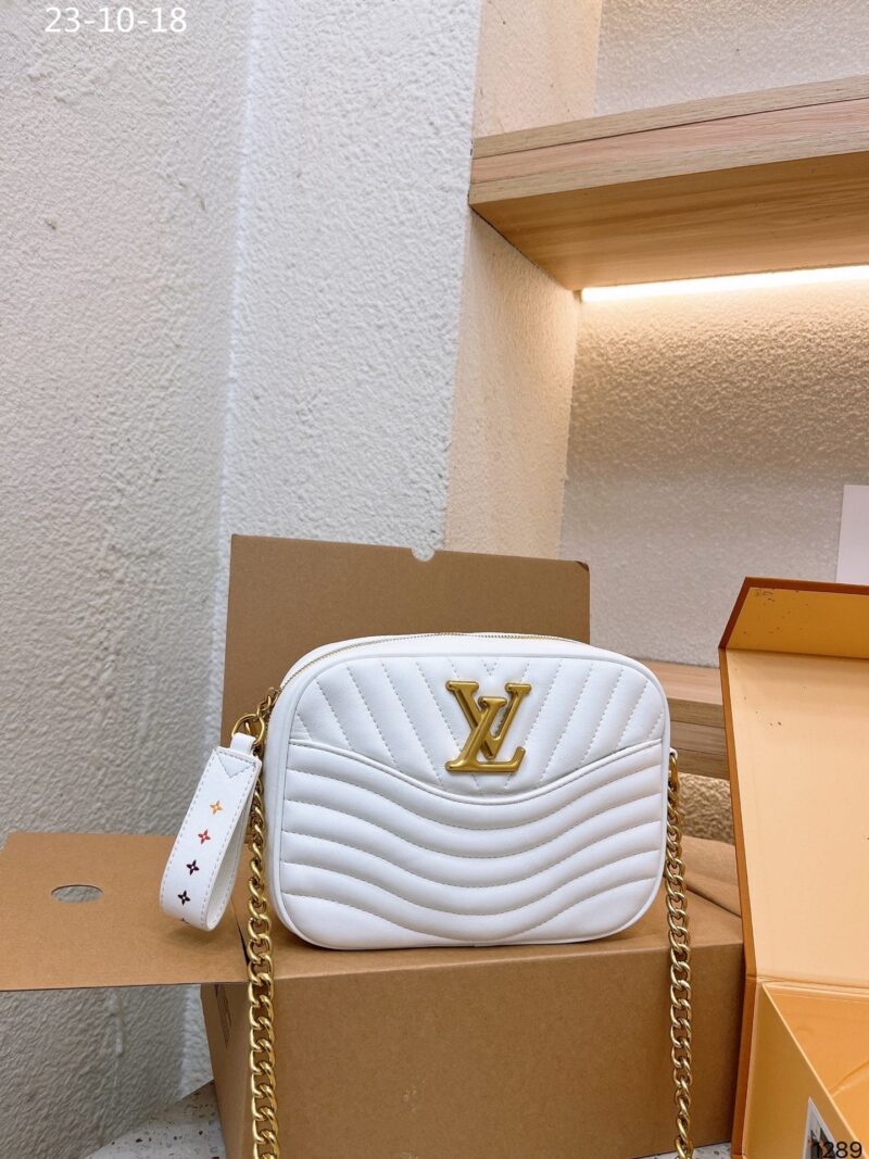 Alternative view of Louis Vuitton Wave Camera Bag White 23Cm