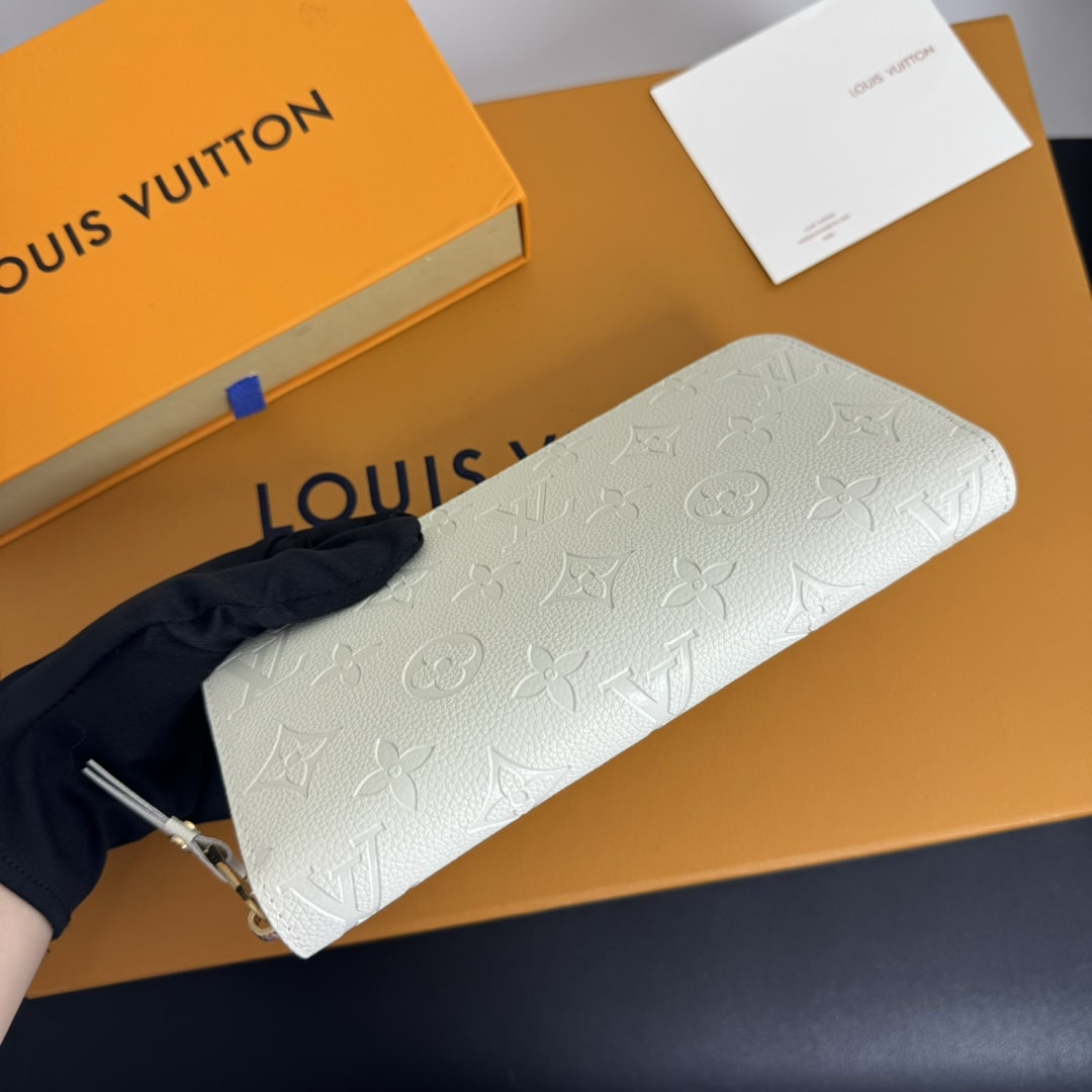 Iconic Set: Louis Vuitton Low Key Cabas Mm And Zippy Wallet - Image 9