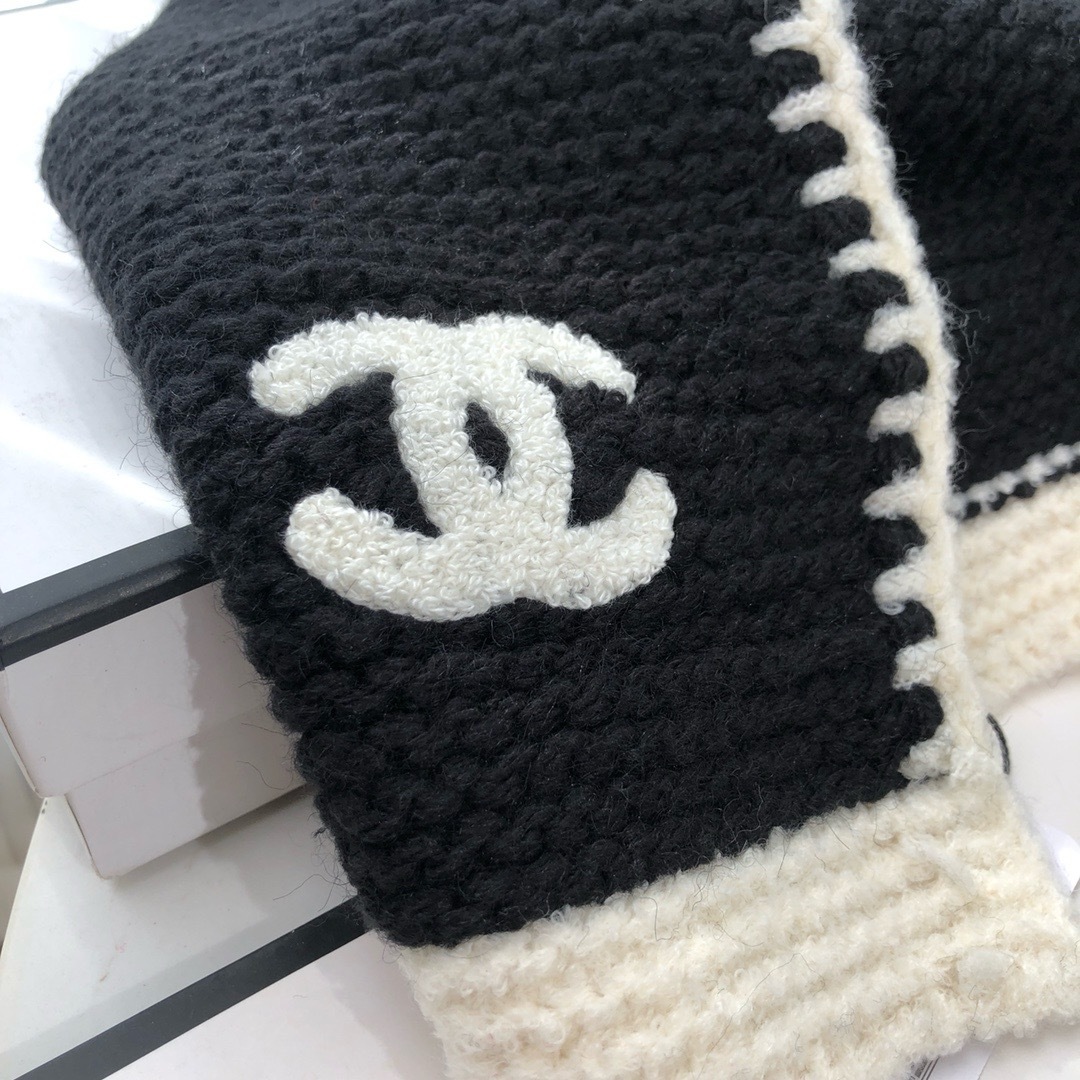 Chanel 23A Cashmere Scarf Black And White 170Cm - Image 9
