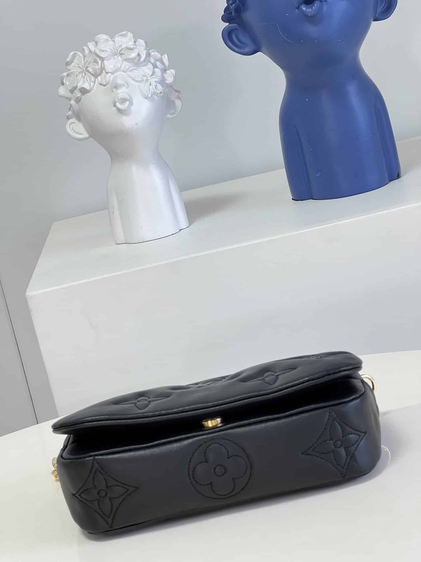 Louis Vuitton Wallet On Strap Bubblegram Black M81398 - Image 3