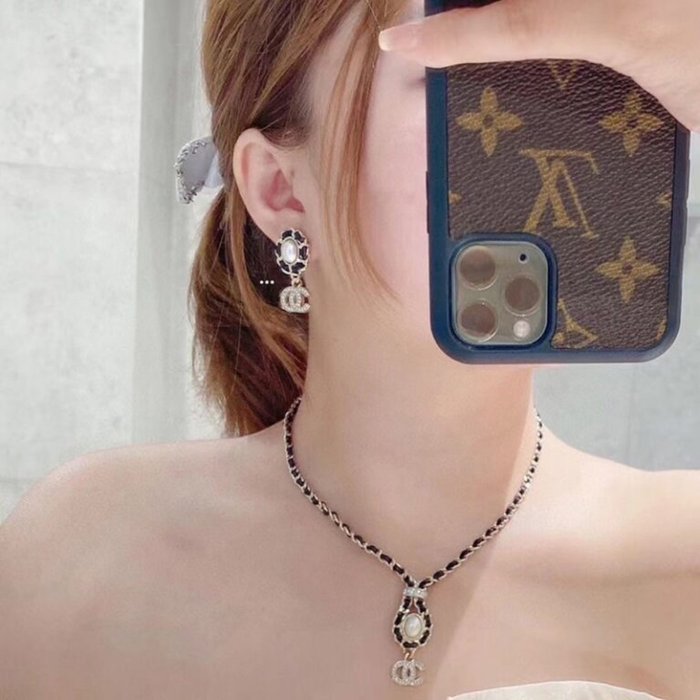 Chanel CC Necklace Leather Chain Pearl Crystal Drop Choker Gold Tone Black - Image 9