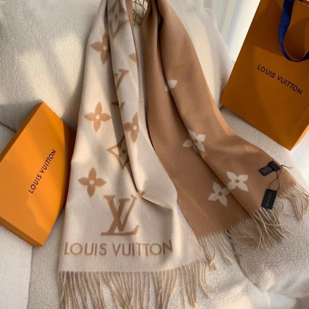 Louis Vuitton Reykjavik Scarf Light Beige 180Cm M78123 - Image 3