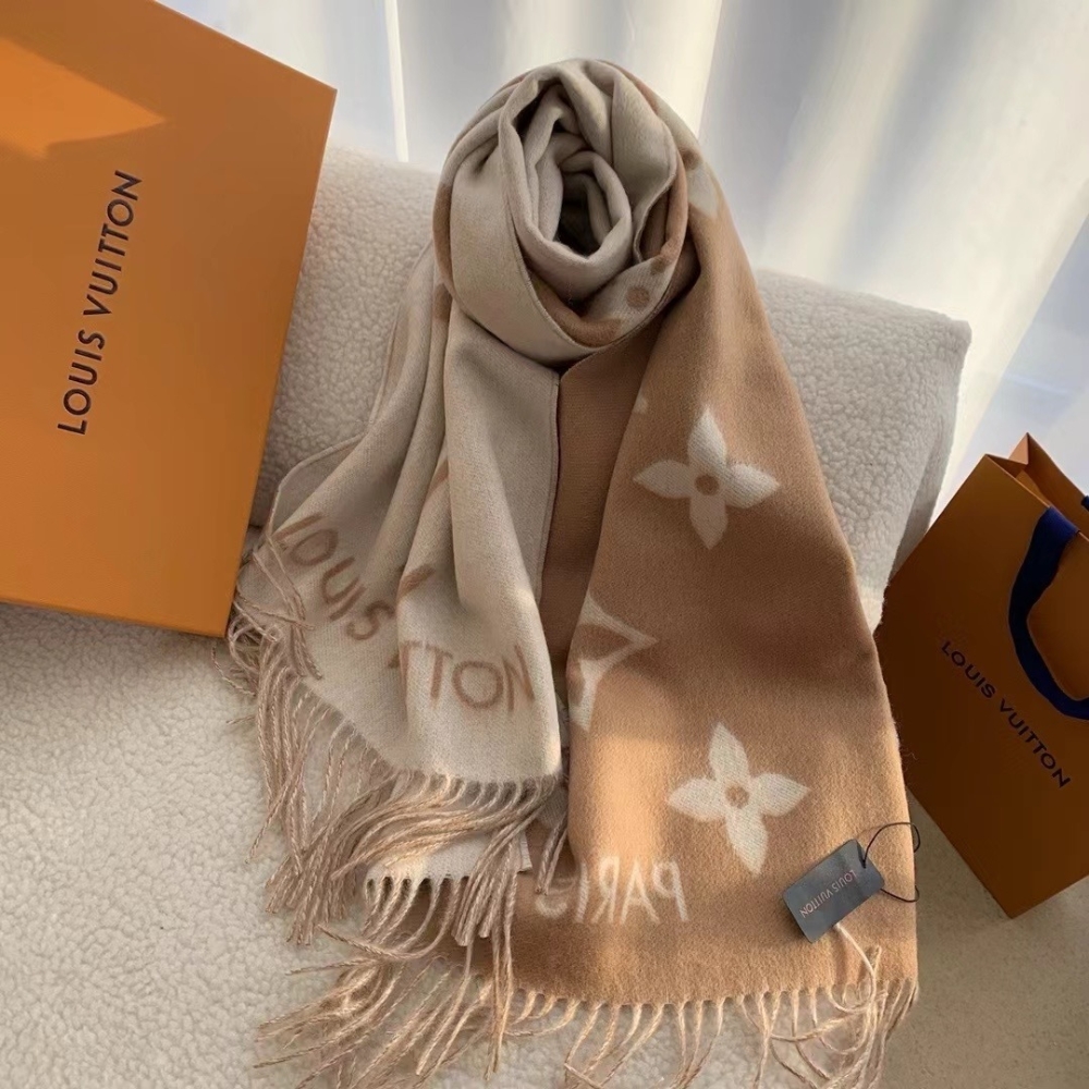 Louis Vuitton Reykjavik Scarf Light Beige 180Cm M78123 - Image 4