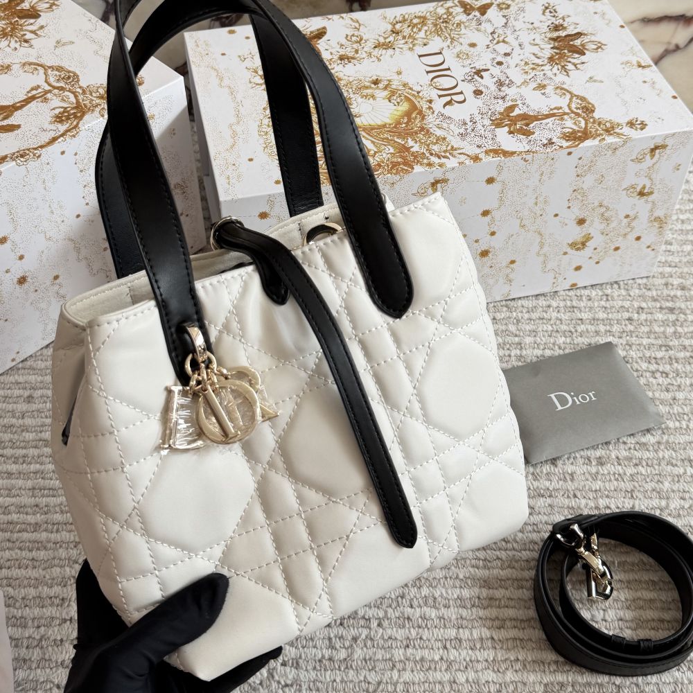 Dior Small Dior Toujours Vertical Tote Bag White 18Cm M2835PSOB M06E - Image 3