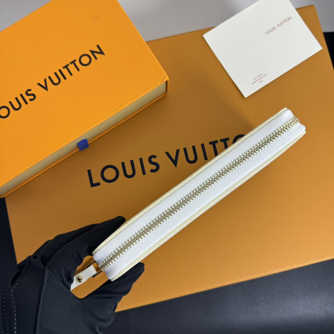 Iconic Set: Louis Vuitton Low Key Cabas Mm And Zippy Wallet - Image 10