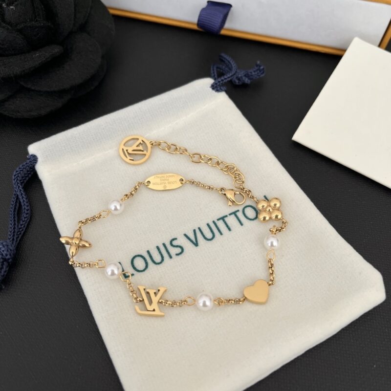 Alternative view of Louis Vuitton Lv Heart Bracelet M1105A