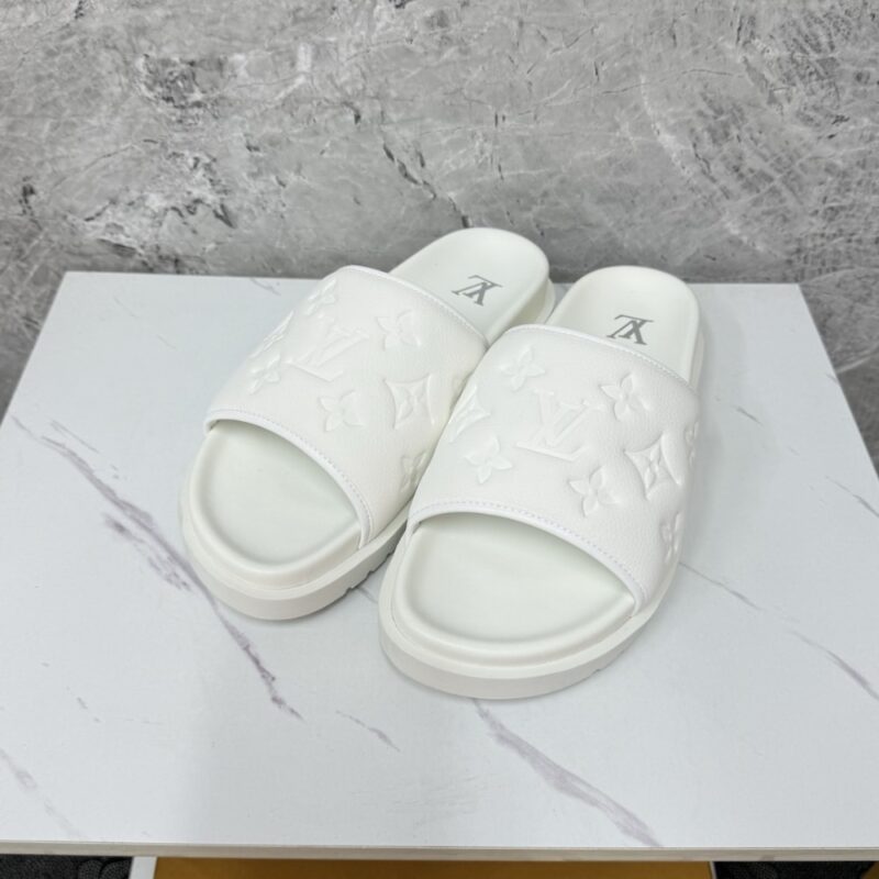Alternative view of Louis Vuitton Miami Mule Embossed Synthetic White 1Adggi