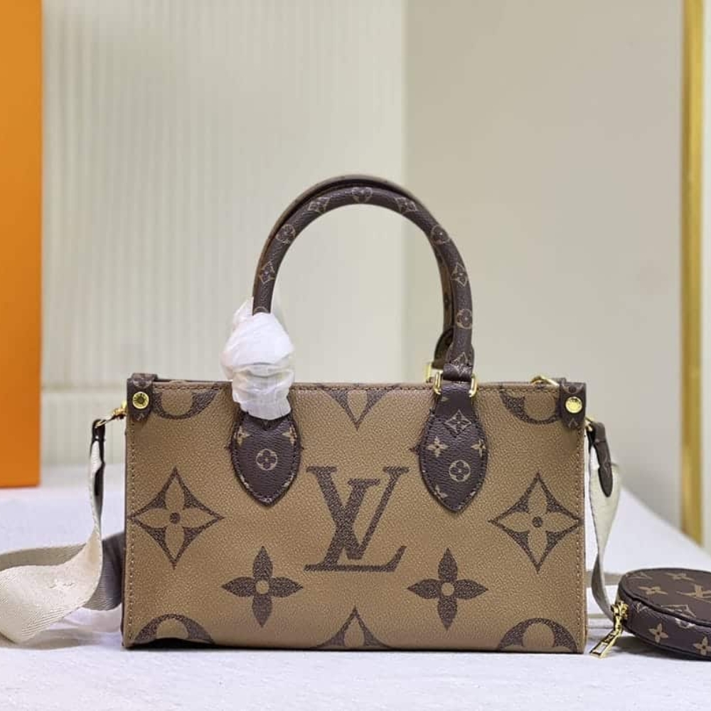 Louis Vuitton Onthego East West Giant Monogram 25Cm M46653 - Image 3