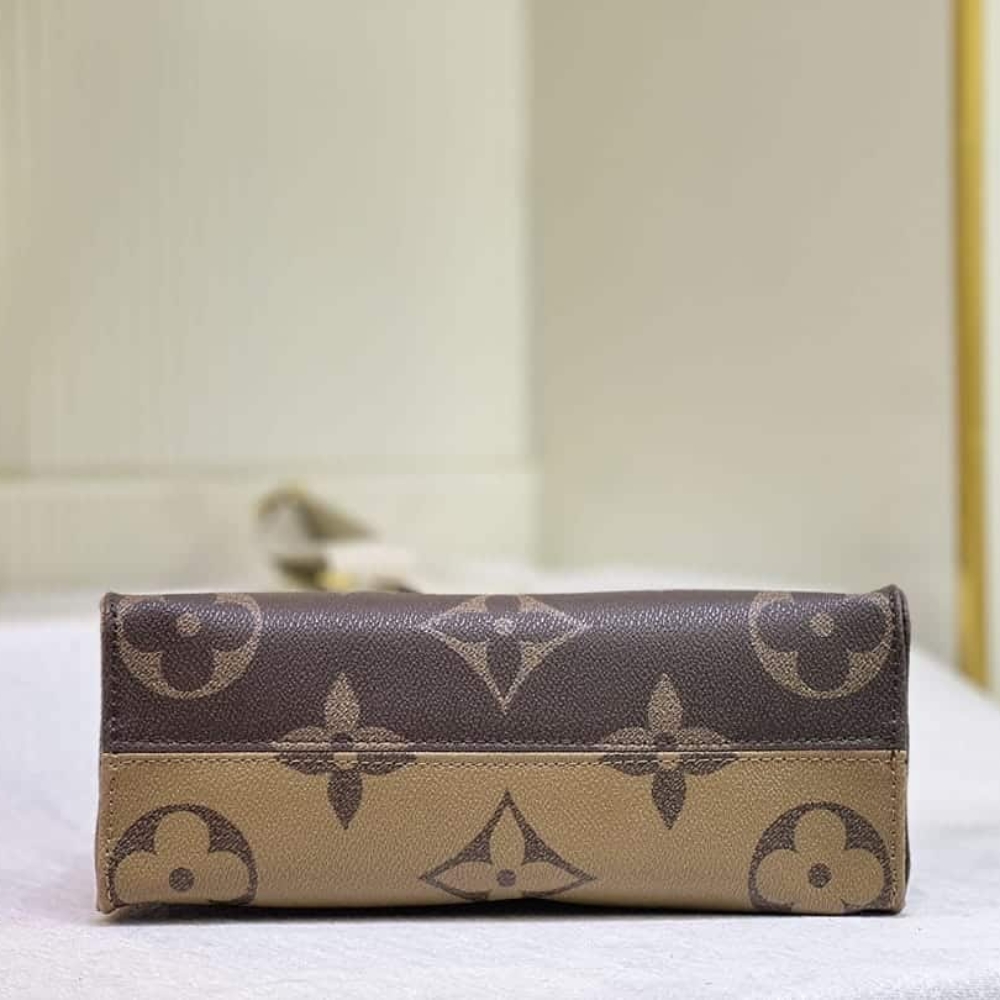 Louis Vuitton Onthego East West Giant Monogram 25Cm M46653 - Image 6