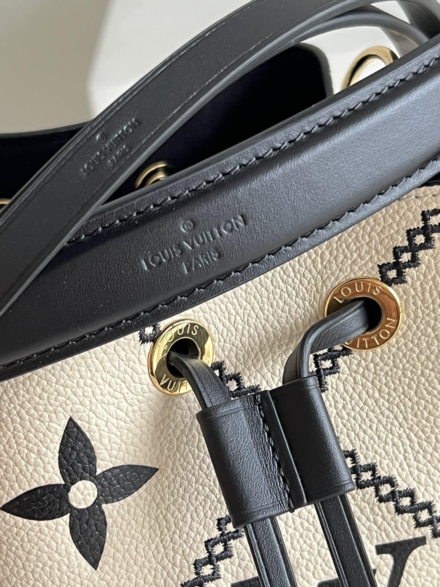 Louis Vuitton Néonoé MM 26Cm Cream M46023 - Image 7