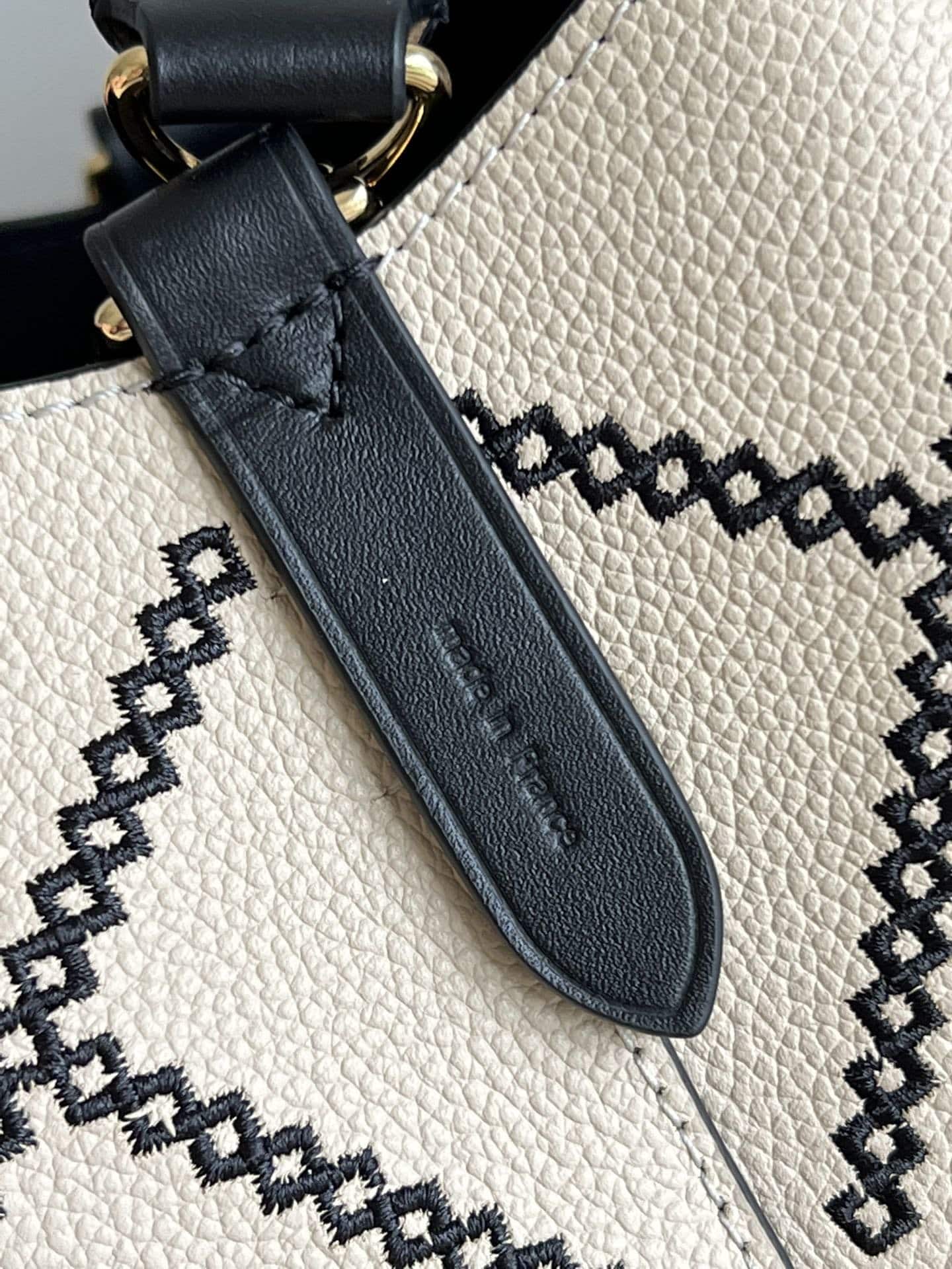 Louis Vuitton Néonoé MM 26Cm Cream M46023 - Image 8