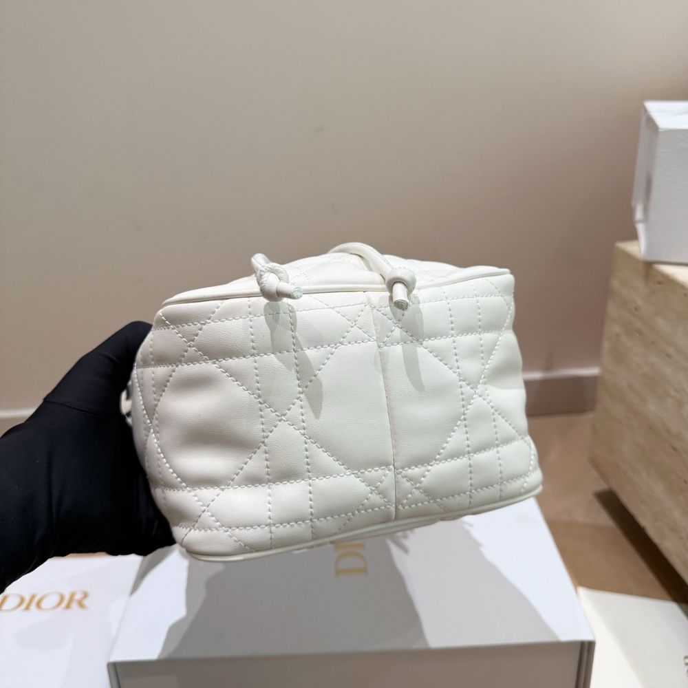 Dior Medium D Motion Bag White 23Cm M2852ONWP M021 - Image 7