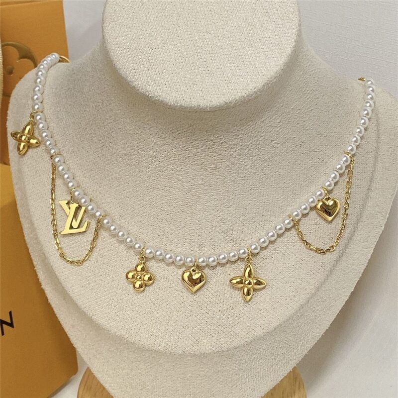 Alternative view of Louis Vuitton Blooming Pearls Necklace Gold M02388