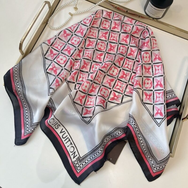 Alternative view of Louis Vuitton Monogram Flower Tile In Light Pink 70Cm