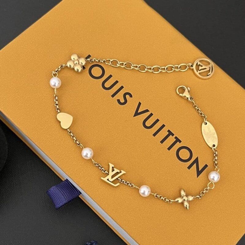 Alternative view of Louis Vuitton Lv Heart Bracelet M1105A