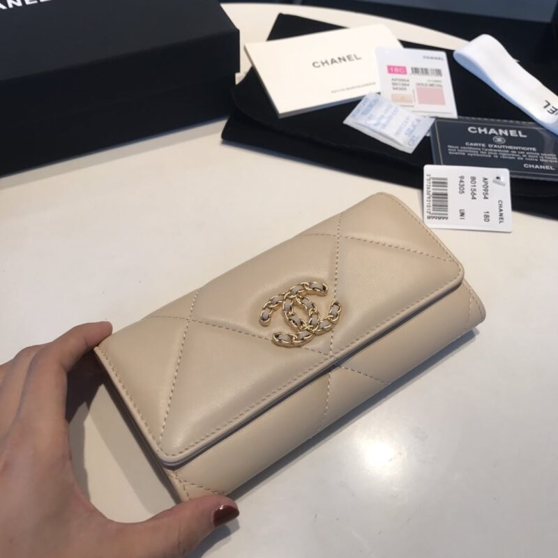 Alternative view of Chanel 19 Long Flap Wallet Cream Ap0955