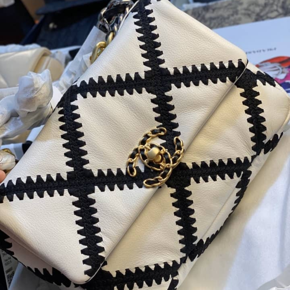 Chanel 19 Flap Bag Crochet Gold And Silver Tone White Black 24Cm AS1160 B04824 C0200 - Image 2