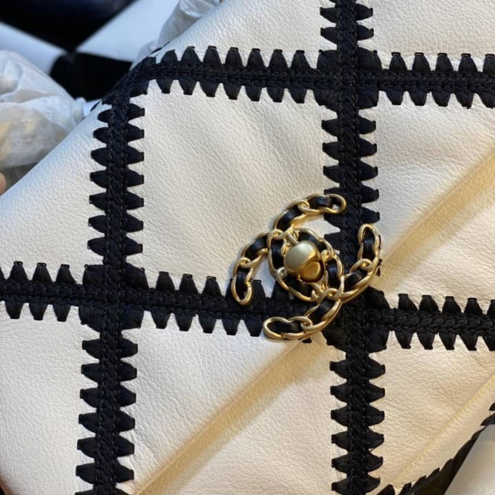 Chanel 19 Flap Bag Crochet Gold And Silver Tone White Black 24Cm AS1160 B04824 C0200 - Image 4