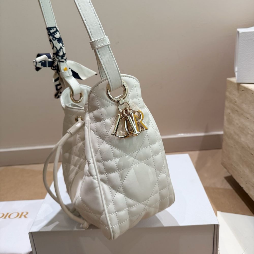 Dior Medium D Motion Bag White 23Cm M2852ONWP M021 - Image 6