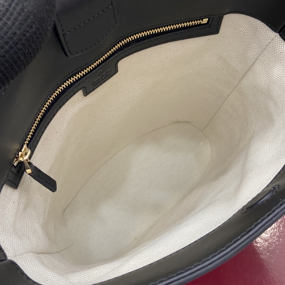 Summer Set: Gucci 73 Small Bucket Bag Black And Thong Sandal With Horsebit Black - Image 4