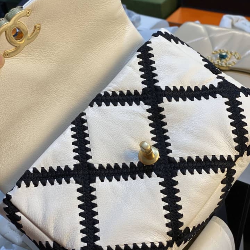 Chanel 19 Flap Bag Crochet Gold And Silver Tone White Black 24Cm AS1160 B04824 C0200 - Image 3