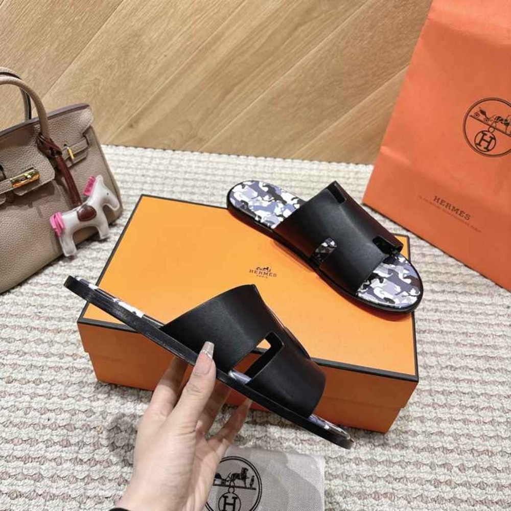 Hermes Izmir Sandal Noir H242878Zh01410 - Image 4