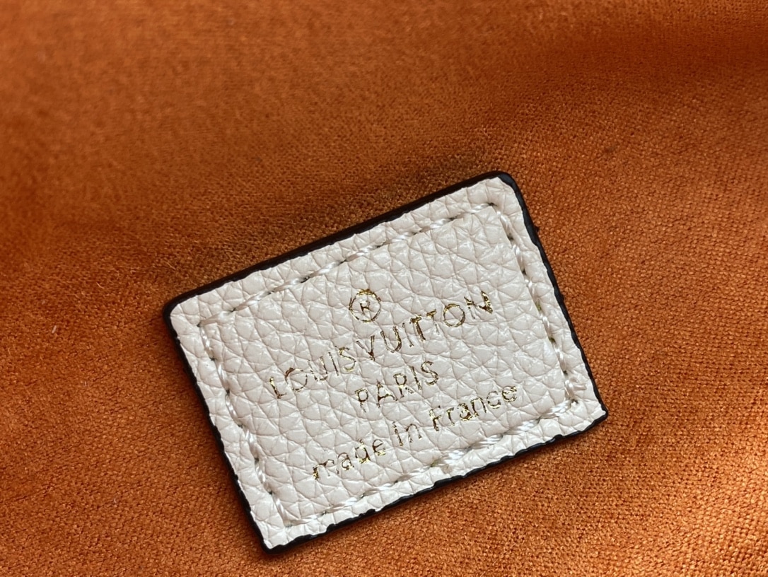 Louis Vuitton Monogram Empreinte Bumbag Creme 37Cm M44836 - Image 9