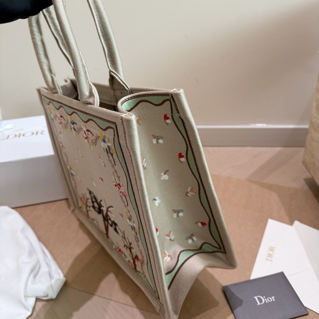 Dior Dioramour Medium Book Tote With Strap Flowers Embroidery White Multicolor 36Cm M1404PEHX M933 - Image 5