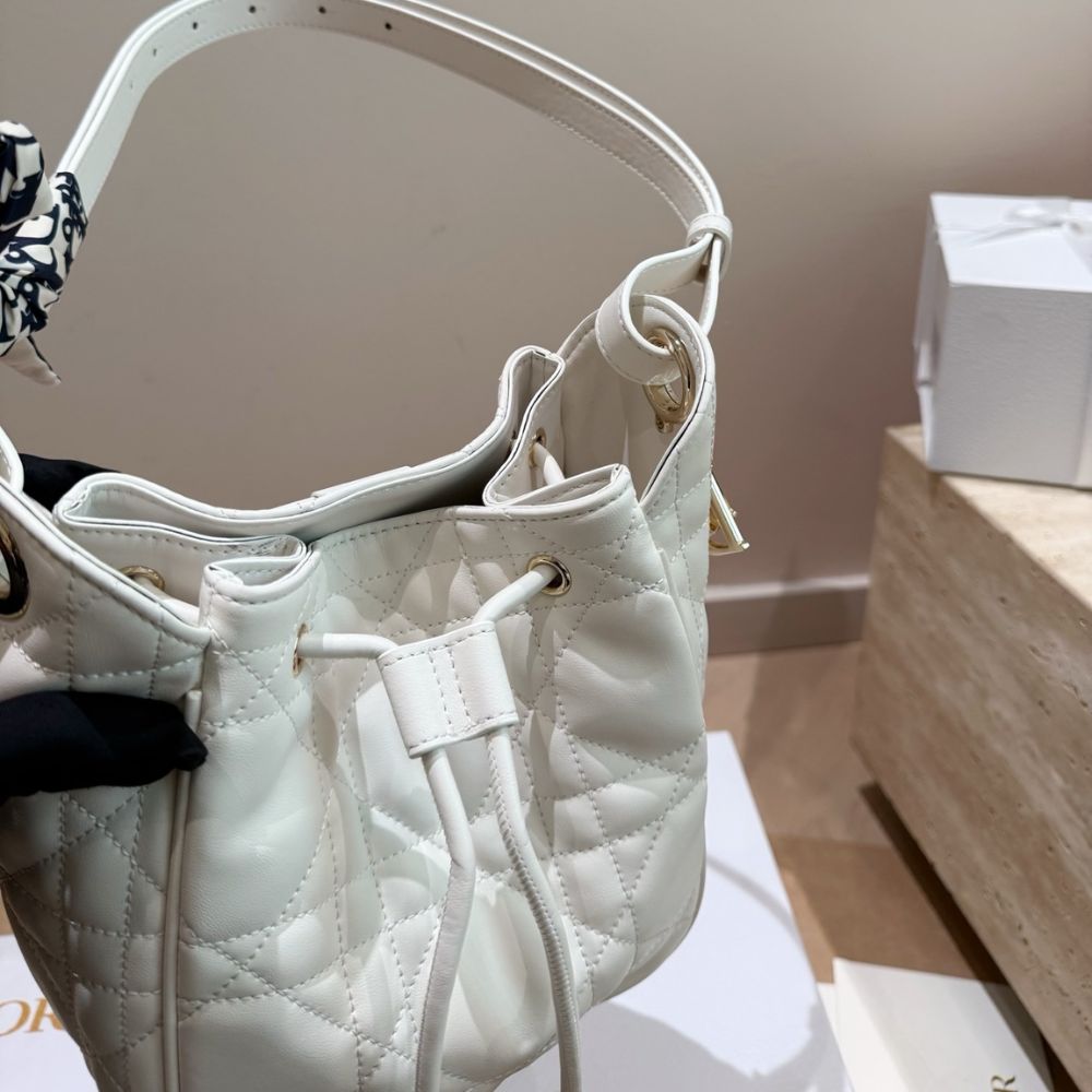 Dior Medium D Motion Bag White 23Cm M2852ONWP M021 - Image 5