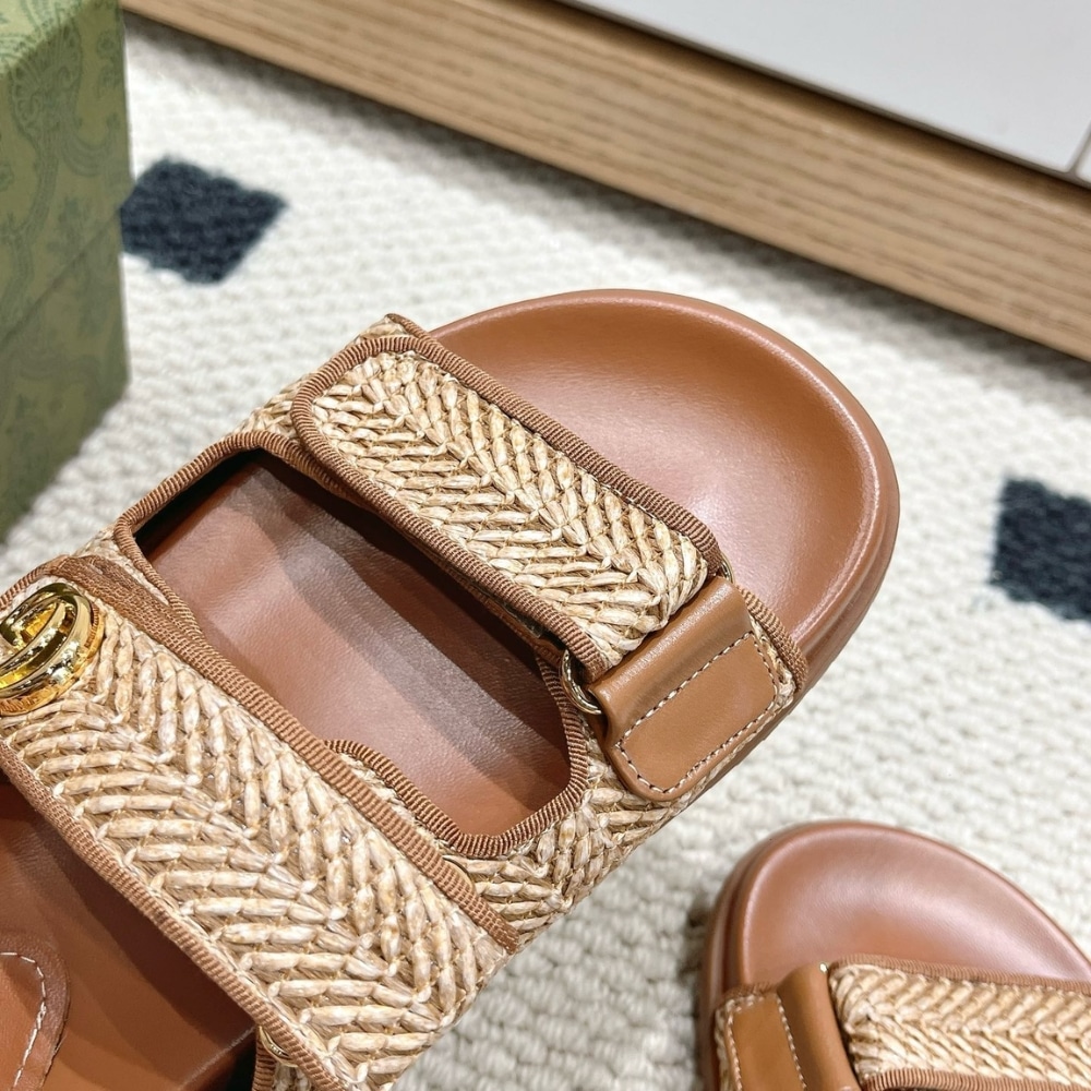 Summer Set: Gucci Medium Straw Tote With Patch Natural 27Cm And Sandal With Double G Natural Raffia Brown - Image 9