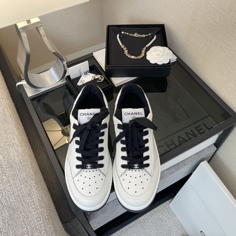 Alternative view of Chanel Runner Trainer Sneakers White And Black G35934