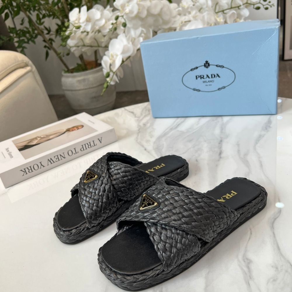 Summer Set: Prada Natural Raffia Logo Tote Black 18Cm And Raffia Crisscross Slides Black - Image 9