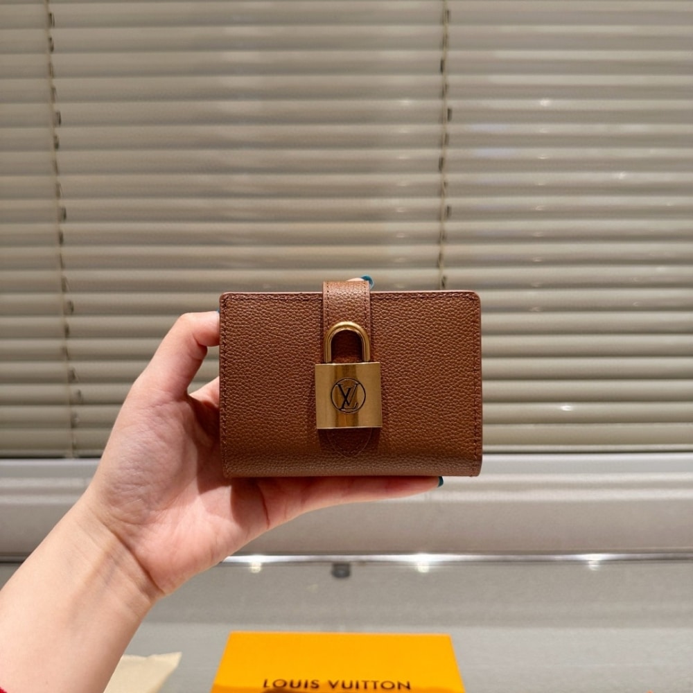 Iconic Set: Louis Vuitton Low Key Cabas Mm And Low Key Compact Wallet - Image 5