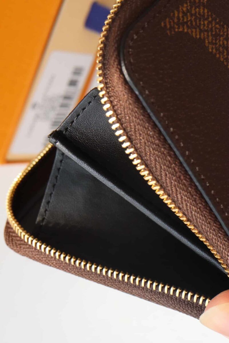 Alternative view of Louis Vuitton Monogram Zippy Coin Purse M69354