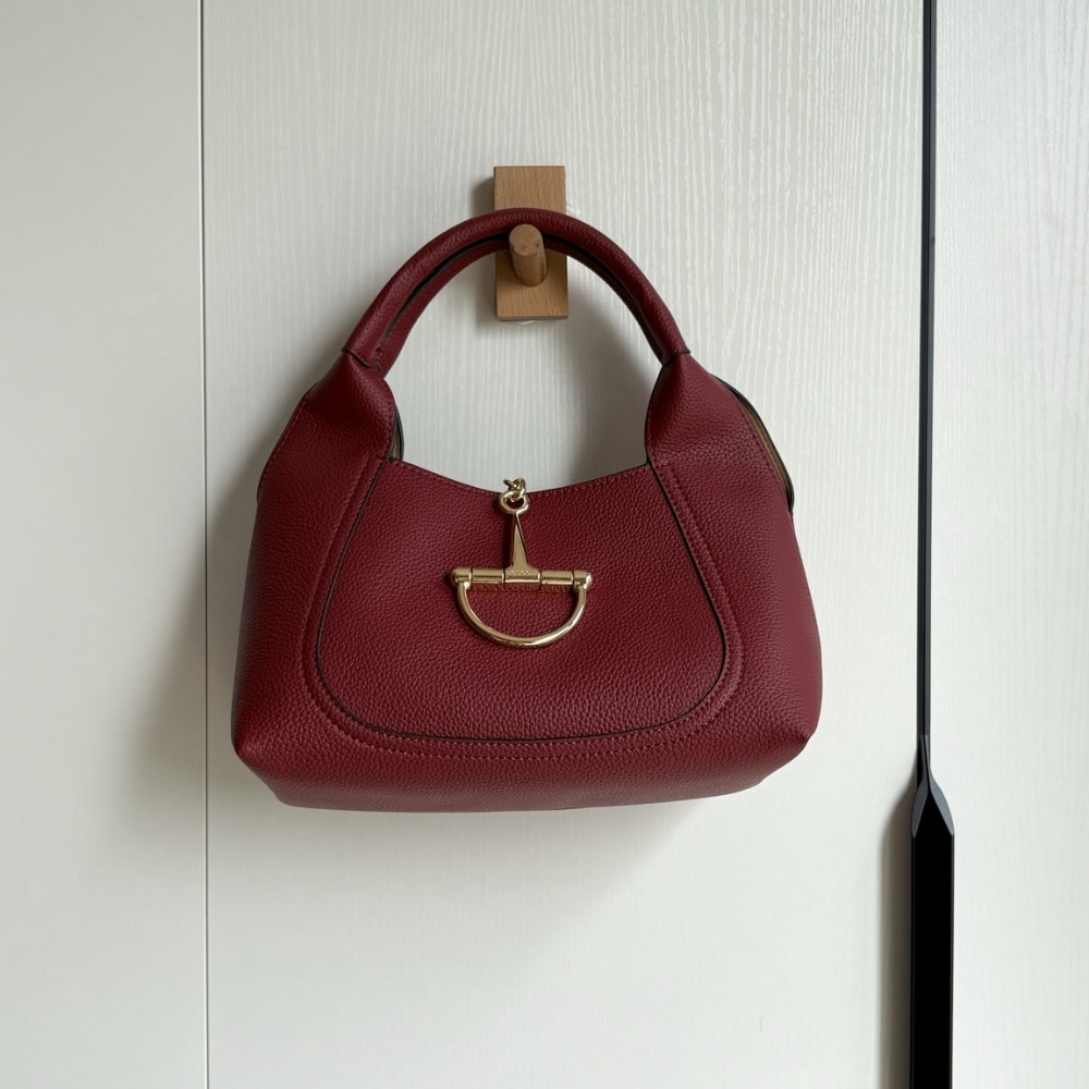Iconic Set: Gucci Softbit Medium Top Handle Bag And Women'S Slide Sandal With Horsebit - Image 2