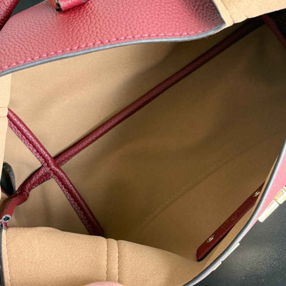 Iconic Set: Gucci Softbit Medium Top Handle Bag And Women'S Slide Sandal With Horsebit - Image 5