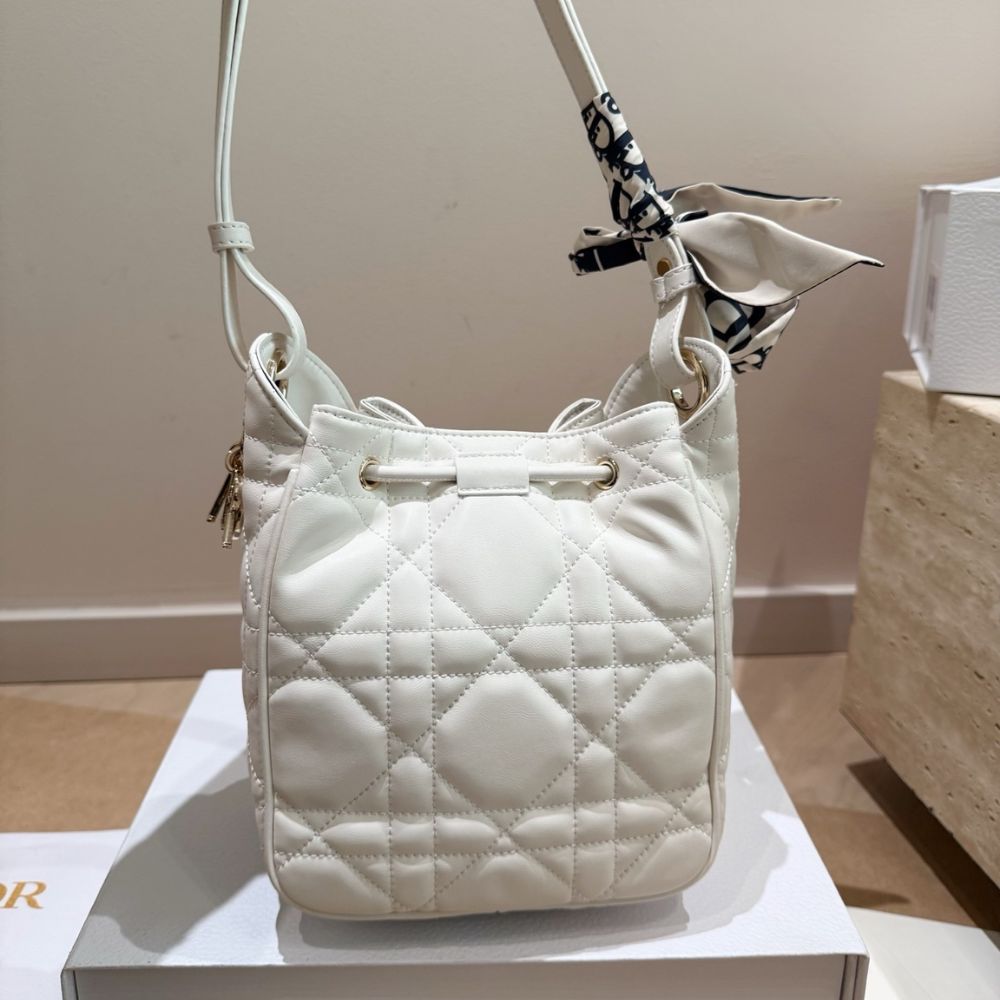 Dior Medium D Motion Bag White 23Cm M2852ONWP M021 - Image 4
