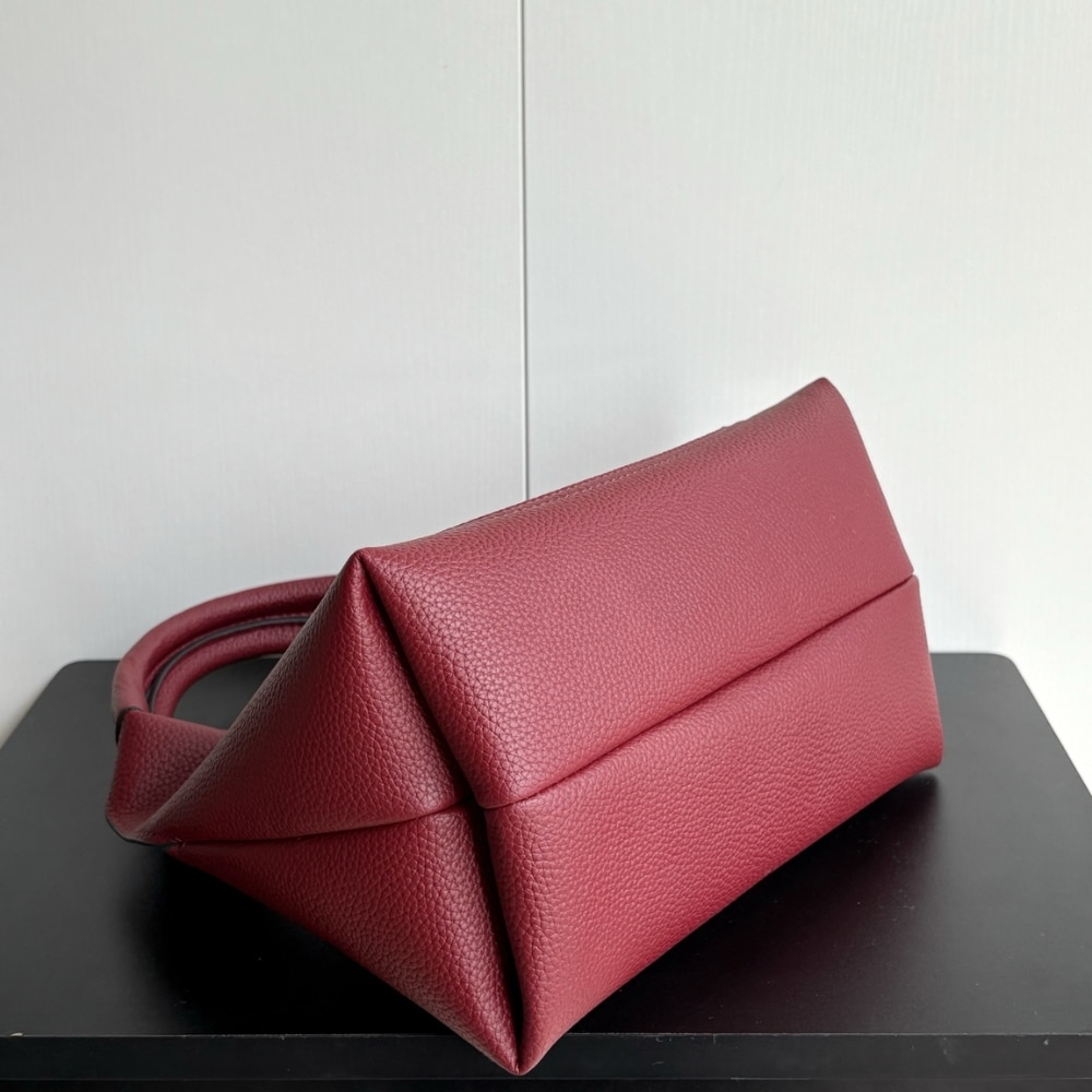 Iconic Set: Gucci Softbit Medium Top Handle Bag And Women'S Slide Sandal With Horsebit - Image 4