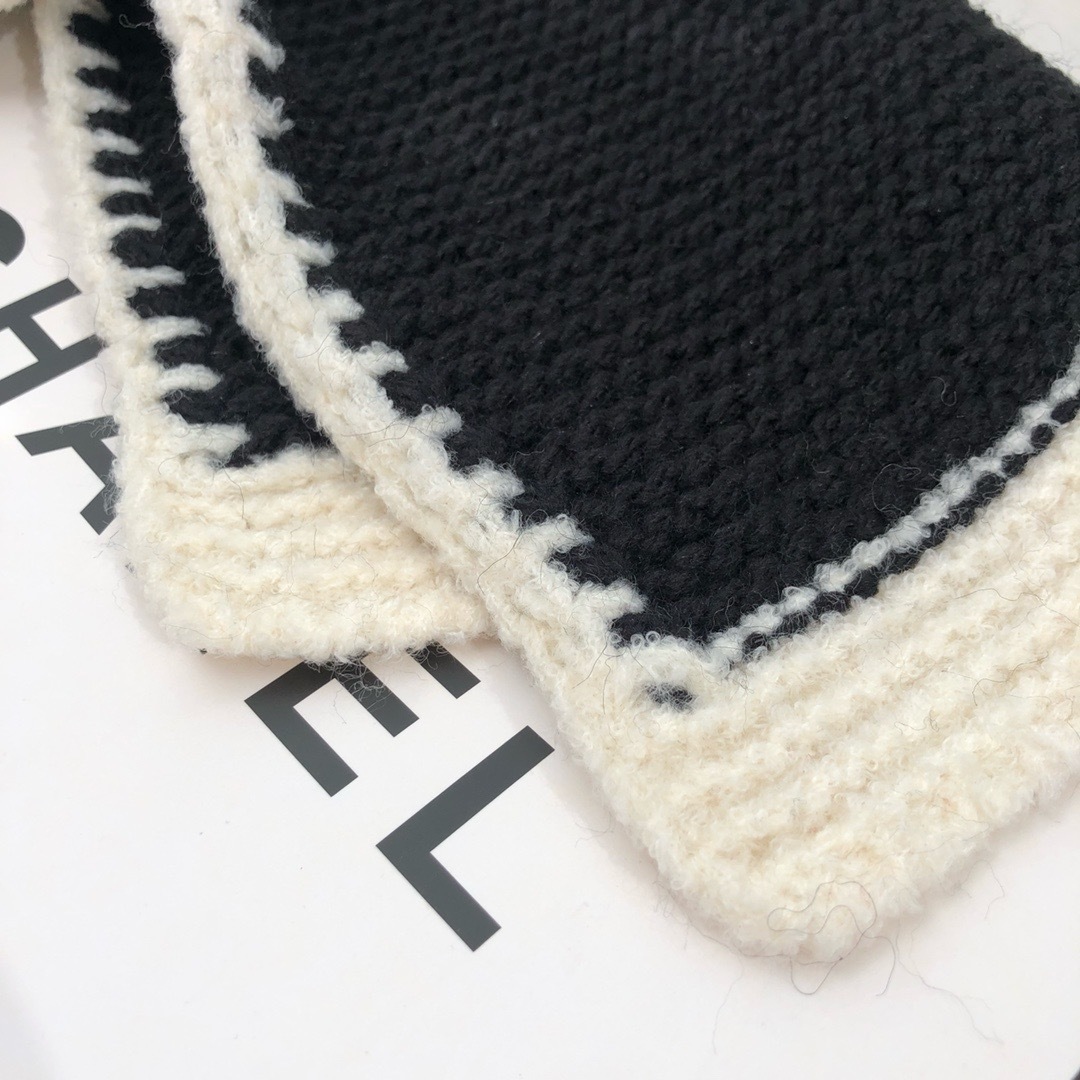 Chanel 23A Cashmere Scarf Black And White 170Cm - Image 10