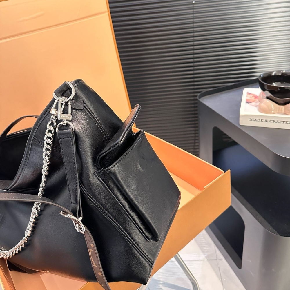 Louis Vuitton Carryall Cargo Vibe PM Bag Black 34Cm M24861 - Image 4