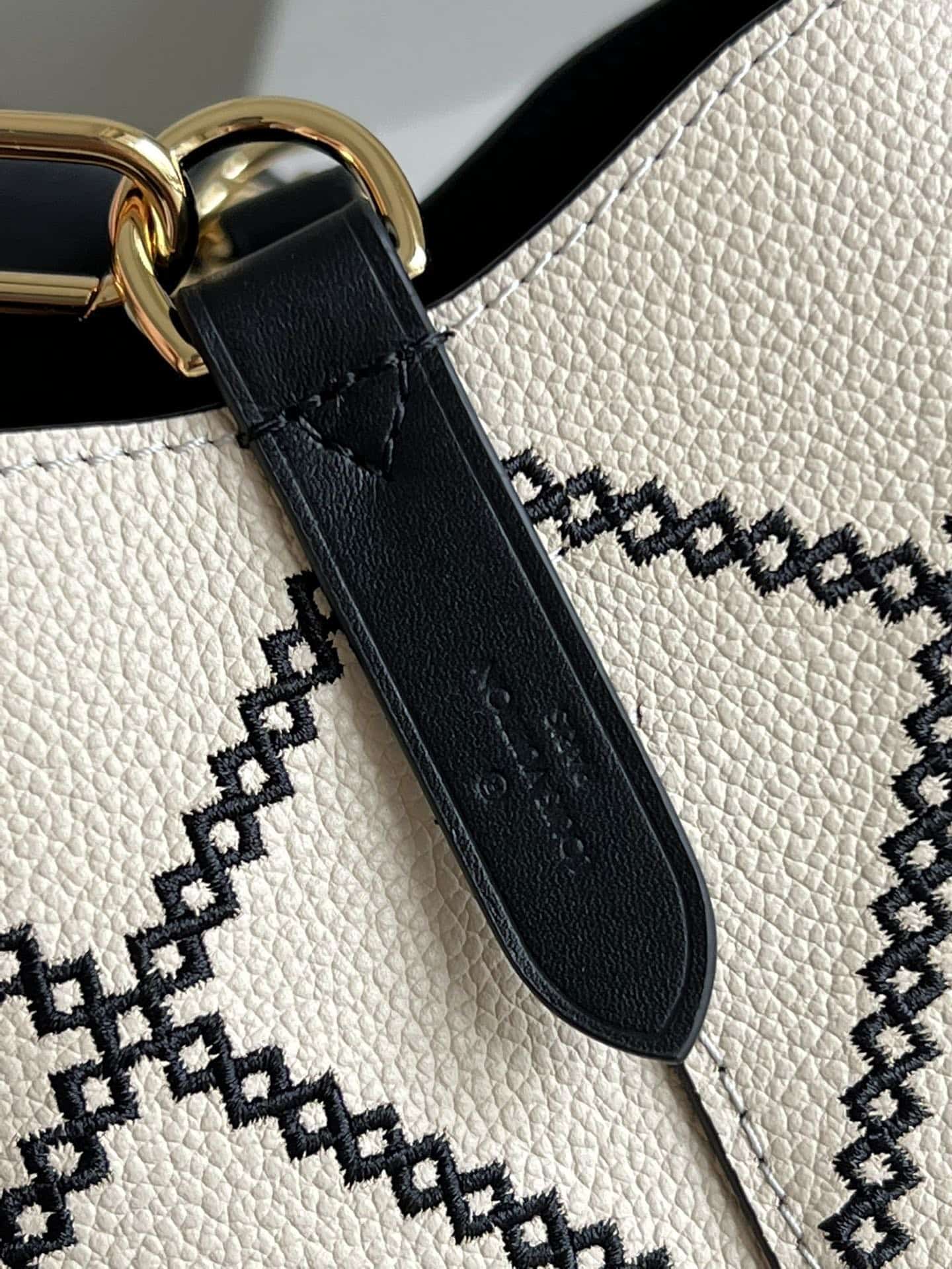 Louis Vuitton Néonoé MM 26Cm Cream M46023 - Image 6