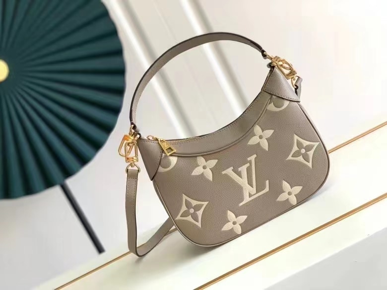 Alternative view of Louis Vuitton Bagatelle 22Cm Beige M46112