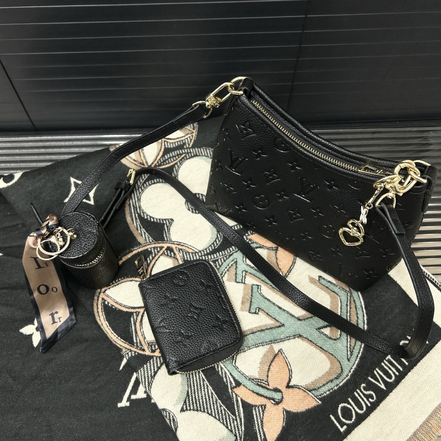 Gift Set: Louis Vuitton Carryall Bag In Monogram Canvas With Zippy Coin Purse And Scarf Monogram Black - Image 4