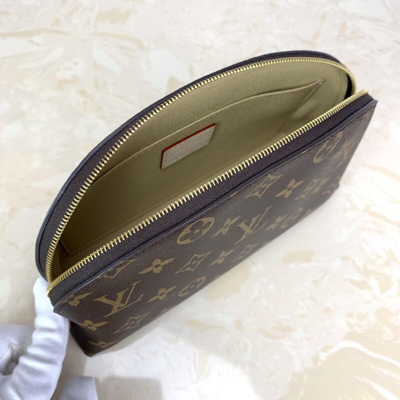 Alternative view of Louis Vuitton Cosmetic Pouch Gm 24Cm M47353